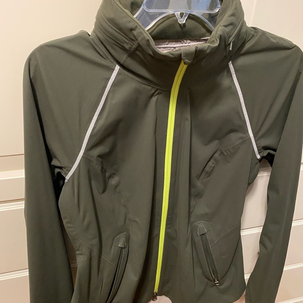 Athleta windbreaker/runner jacket size S - Picture 8 of 10